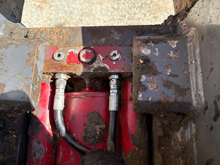 new-holland-eh160-image-18