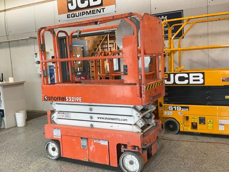 #424-•-2020-snorkel-19'-scissor-lift-image-2