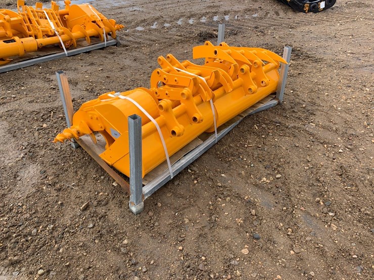 compact-excavator-attachments-image-1