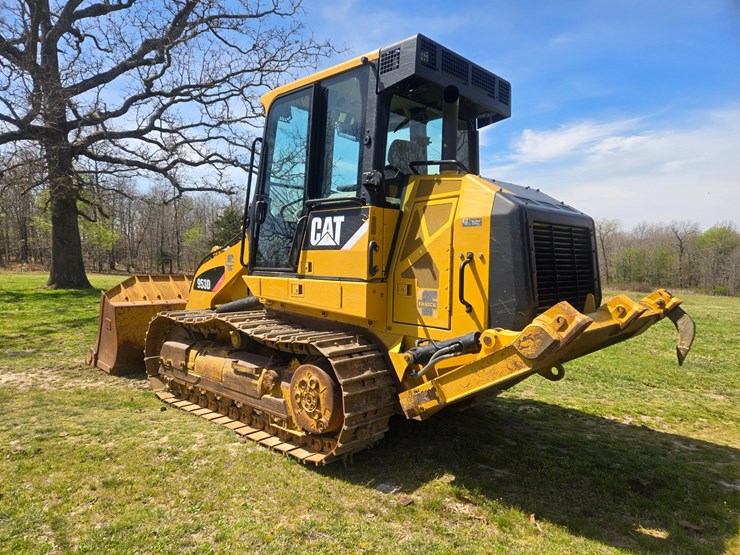 2014-caterpillar-953d-image-10