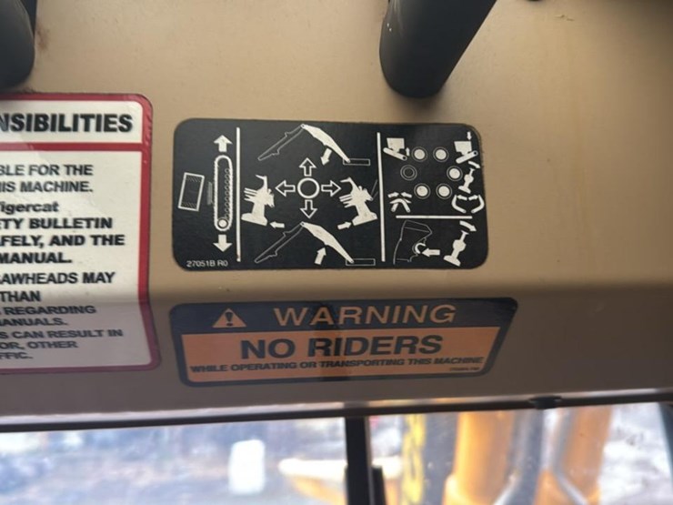 2010-tigercat-lx822c-image-56