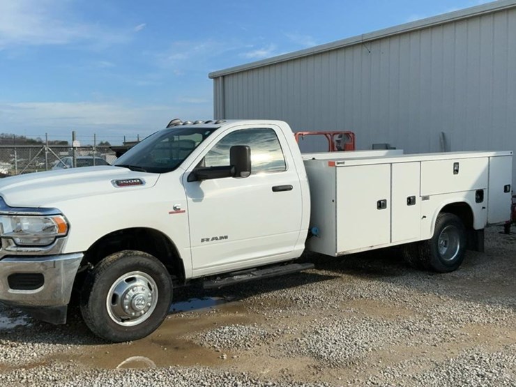 2022-dodge-3500-image-1