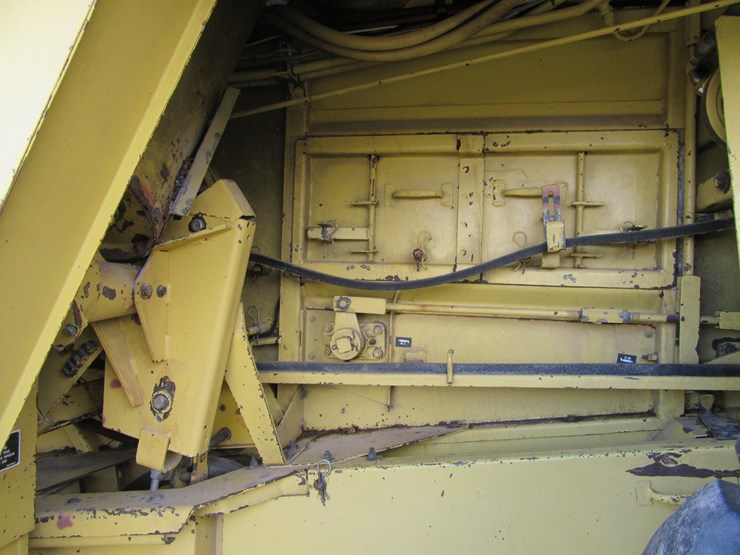 new-holland-tr96-image-30