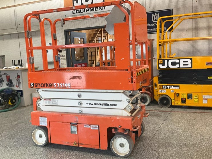 #421-•-2018-snorkel-19'-scissor-lift-image-2