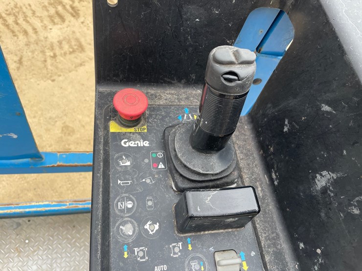 #7514-•-(s-2)-2012-genie-3369-rough-terrain-scissor-lift-image-44