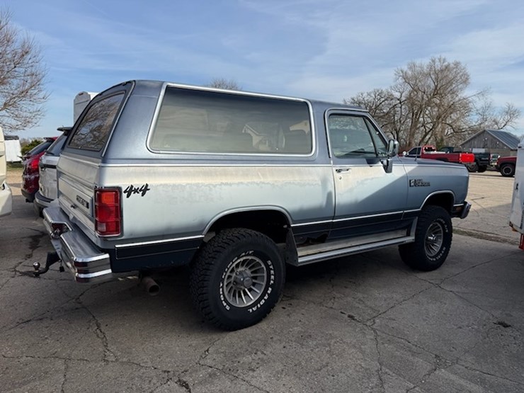 1989-dodge-ram-charger-image-2