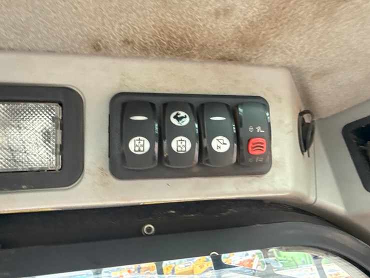 2017-caterpillar-279d-image-37