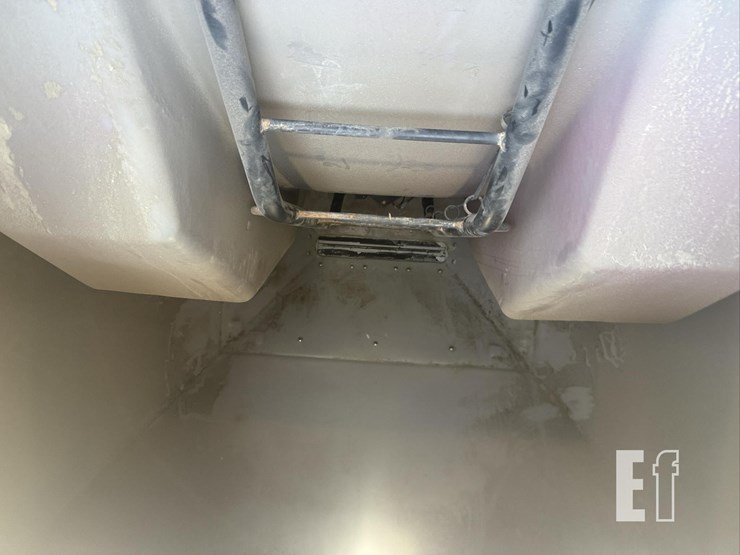 2011-case-ih-3430-image-19