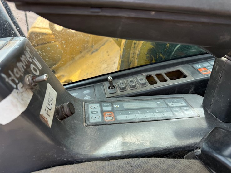 caterpillar-330d-image-103