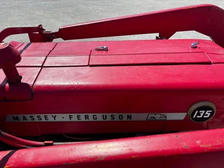 massey-ferguson-135-image-8