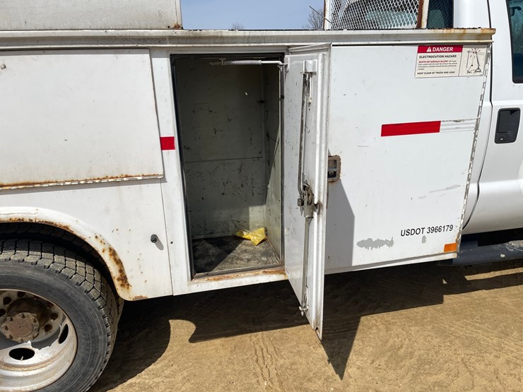 2011-ford-f550-image-23