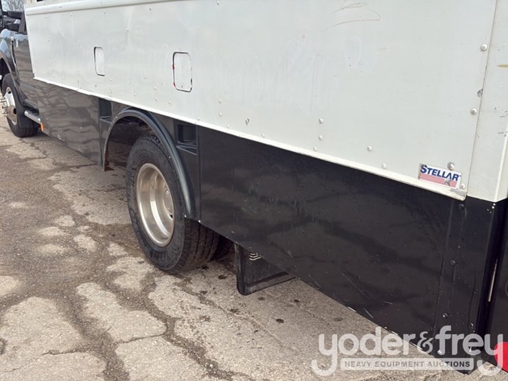 2017-ford-f350-image-17