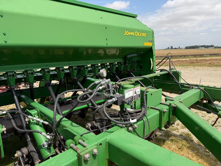 john-deere-1590-image-85