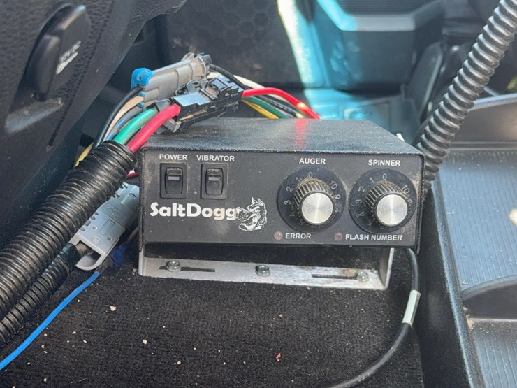 2015-dodge-2500-image-26