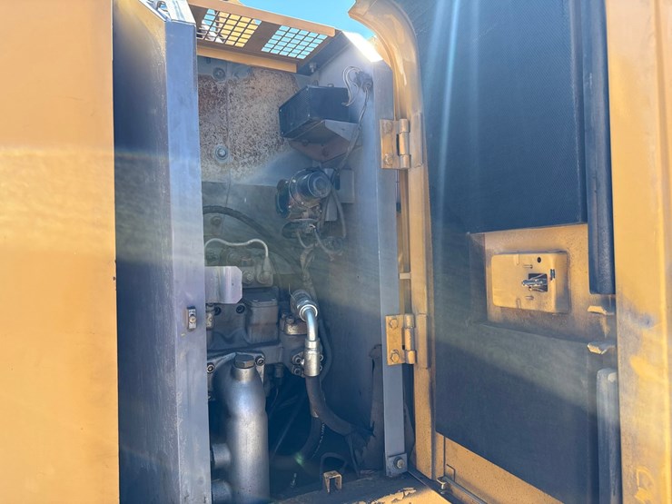 2009-deere-225-lc-image-46