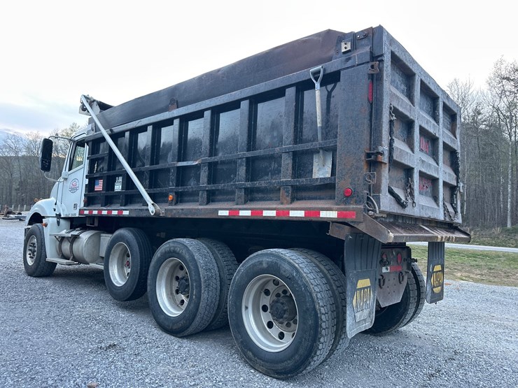 2014-freightliner-columbia-120-image-5