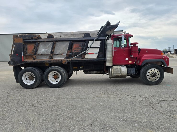 2003-mack-rd688s-image-19