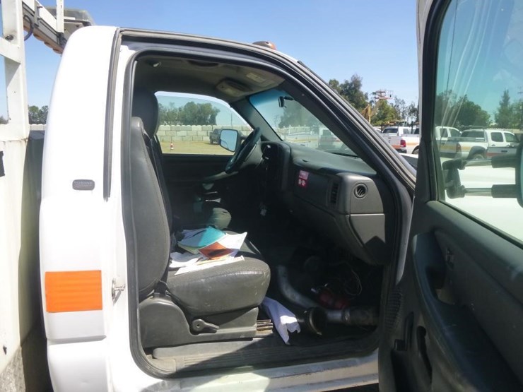 2005-chevrolet-3500-image-15