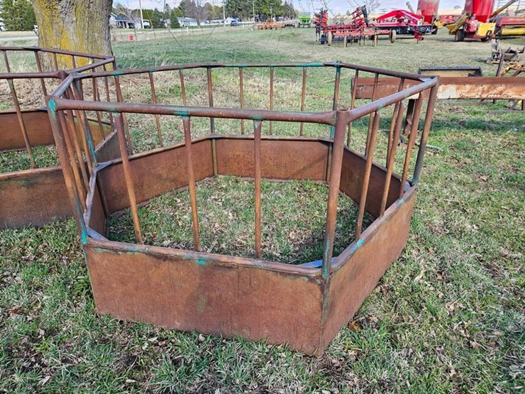 #544-•-round-bale-feeder-image-2