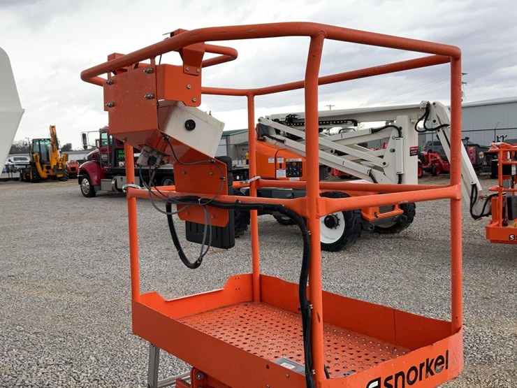 #309-•-2019-snorkel-38'-articulating-lift-image-23