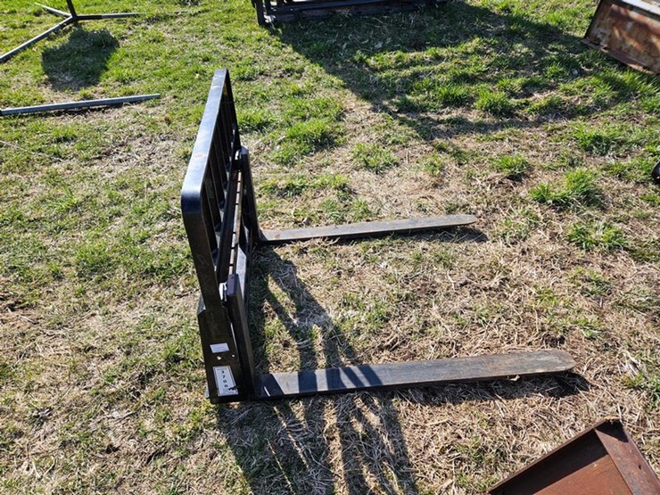 #550-•-walco-48"-pallet-forks-image-6