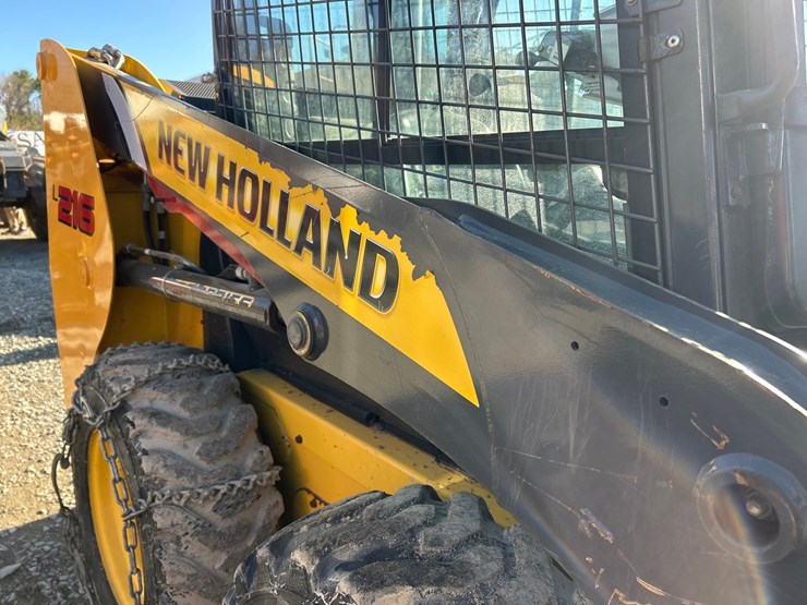 new-holland-l216-image-28