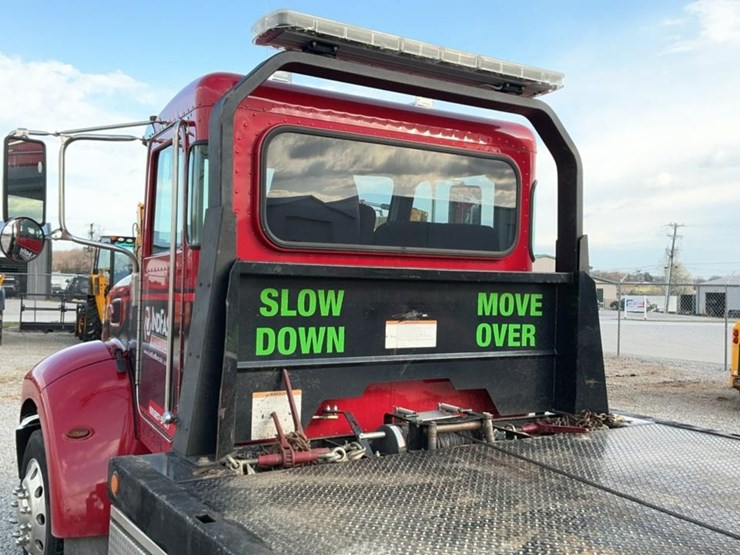 2021-peterbilt-337-image-38