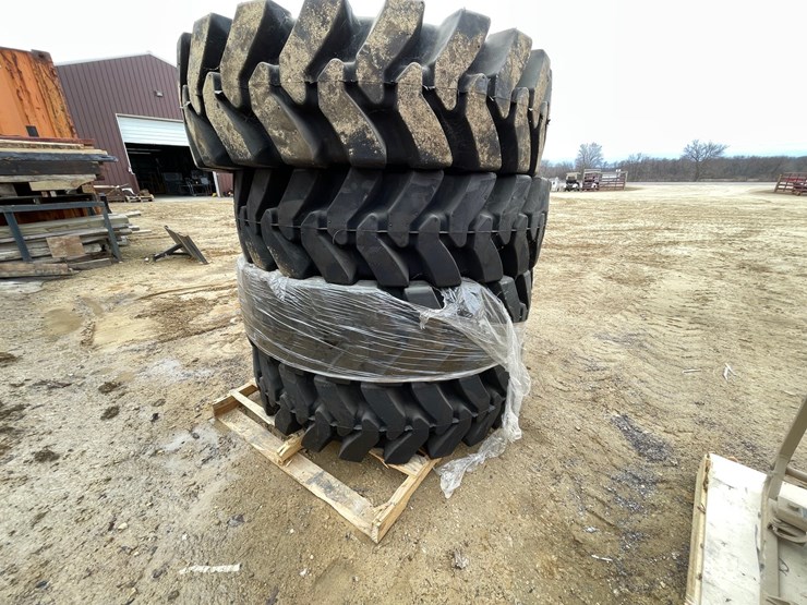 #7538-•-set-of-(4)-new-maximizer-brand-airless-telehandler-tires-on-rims-image-3