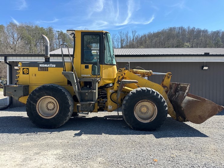 komatsu-wa320-image-1