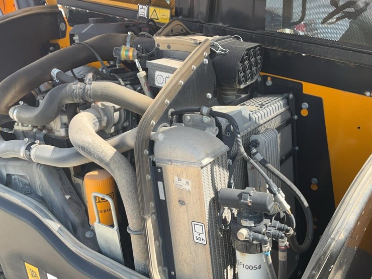 2022-jcb-510-56-image-22