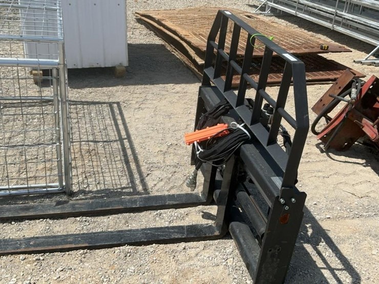 #179-•-hydraulic-forks-image-3