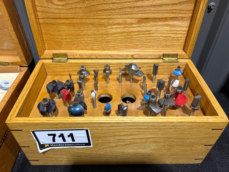 #711-•-box-of-various-router-bits-image-3