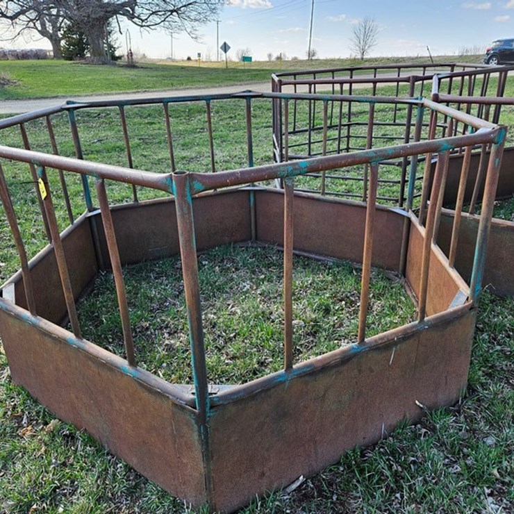 #544 • Round Bale Feeder