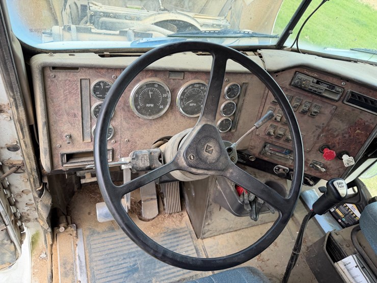 2000-international-9200-image-68