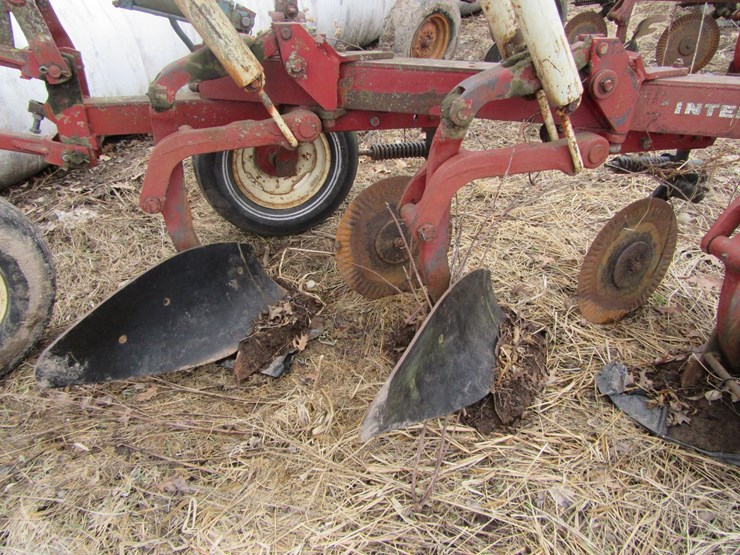 international-710-image-6