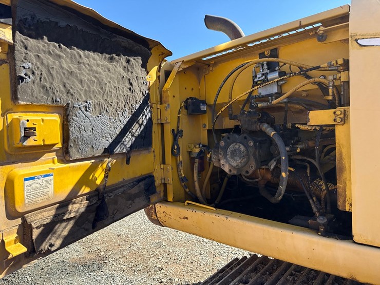 new-holland-eh160-image-36