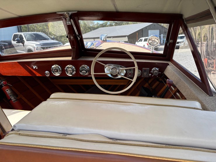 #9548-•-the-“nectar”-–-17’-vintage-wooden-boat,-true-collector’s-piece-image-5