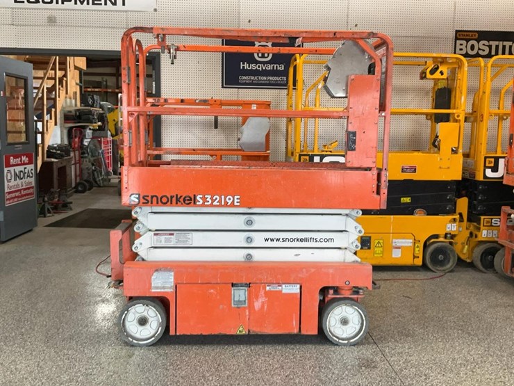 #424-•-2020-snorkel-19'-scissor-lift-image-1