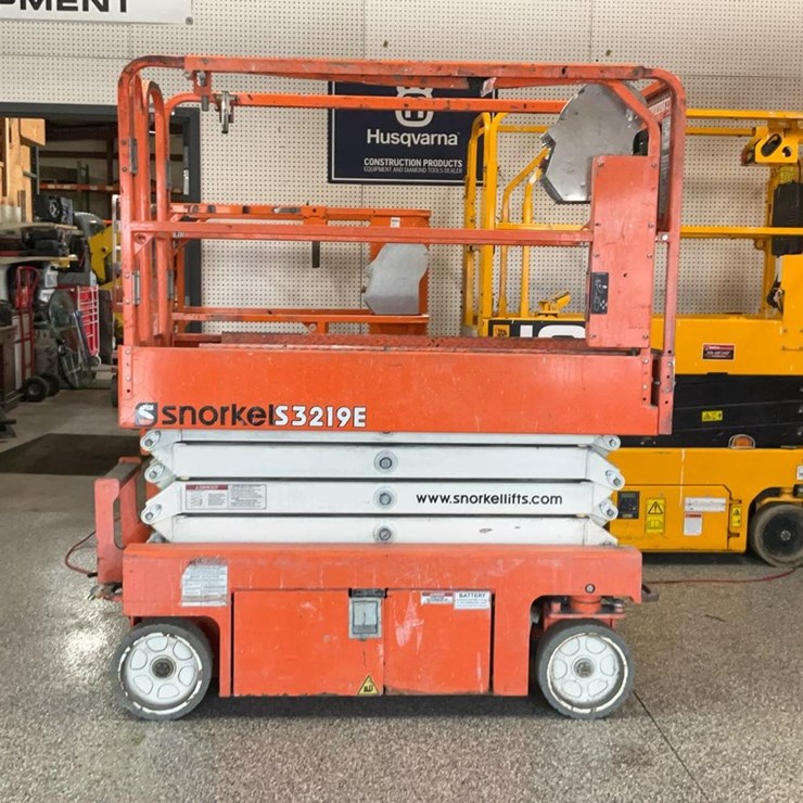 #424 • 2020 Snorkel 19' Scissor Lift
