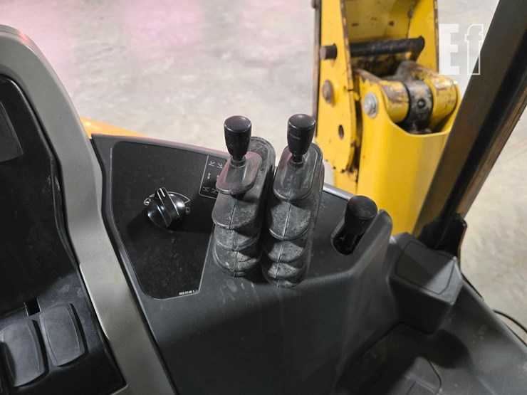 2022-caterpillar-416-image-28