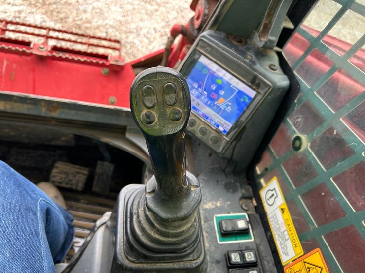 2017-takeuchi-tl12r2-image-24