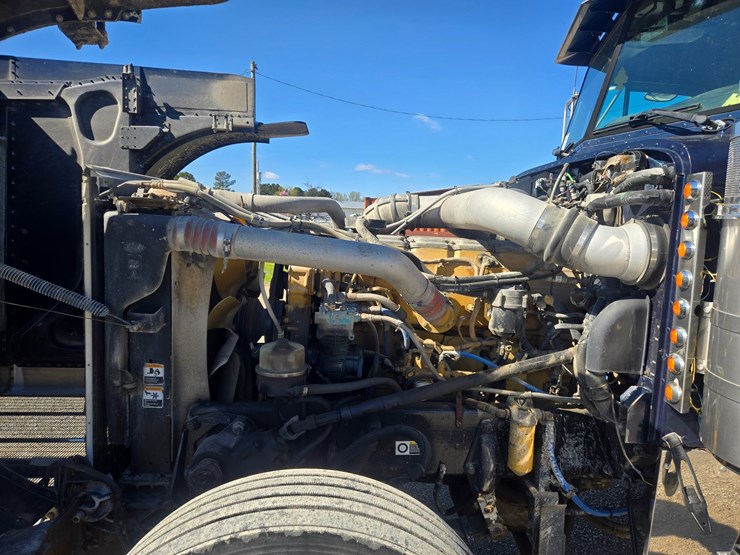 2005-peterbilt-379-image-33