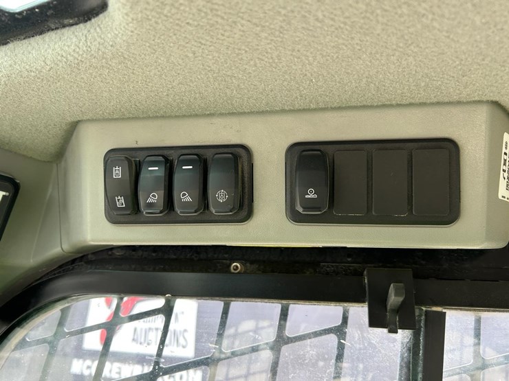 2023-caterpillar-259d3-image-23