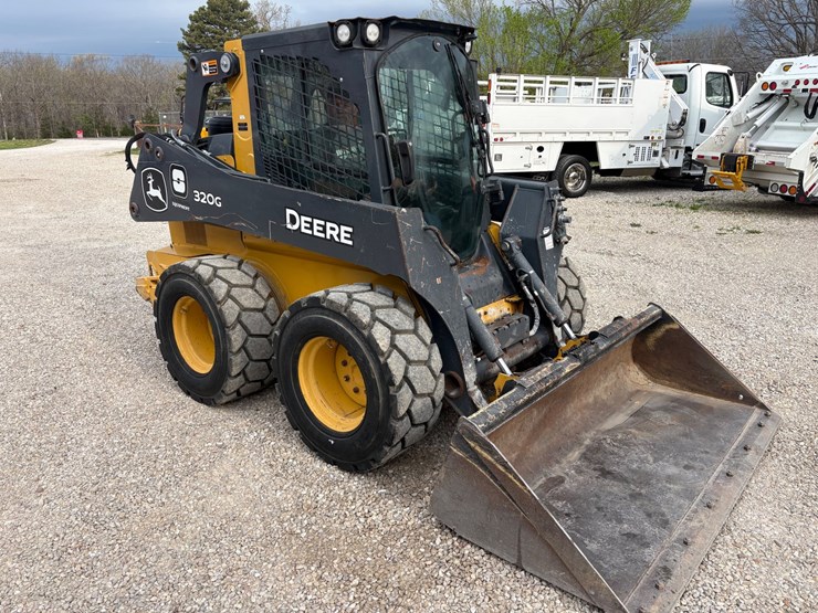 deere-320g-image-7