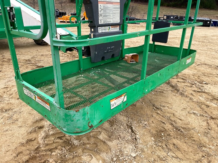 2016-jlg-400s-image-38