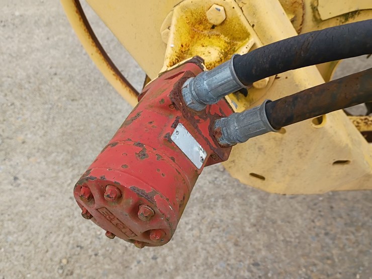 new-holland-216-image-16