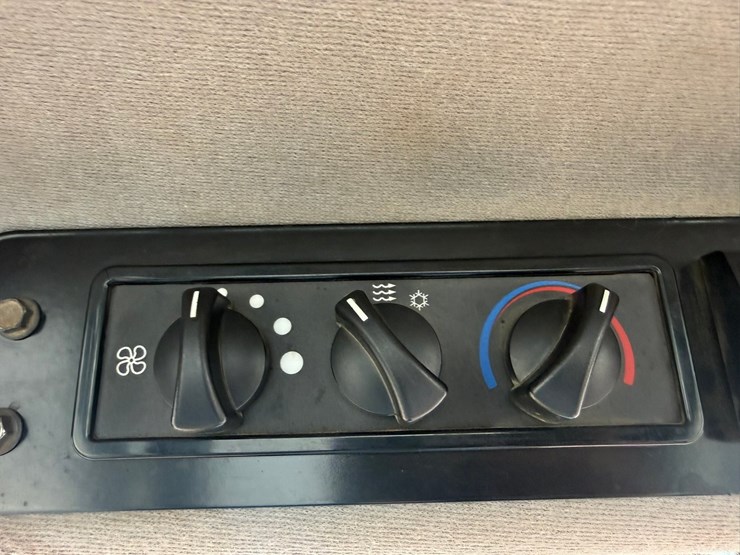 2016-case-1650m-image-62