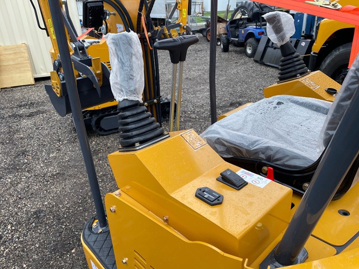 #3247-•-2026-ats-rt15r-mini-excavator-image-11