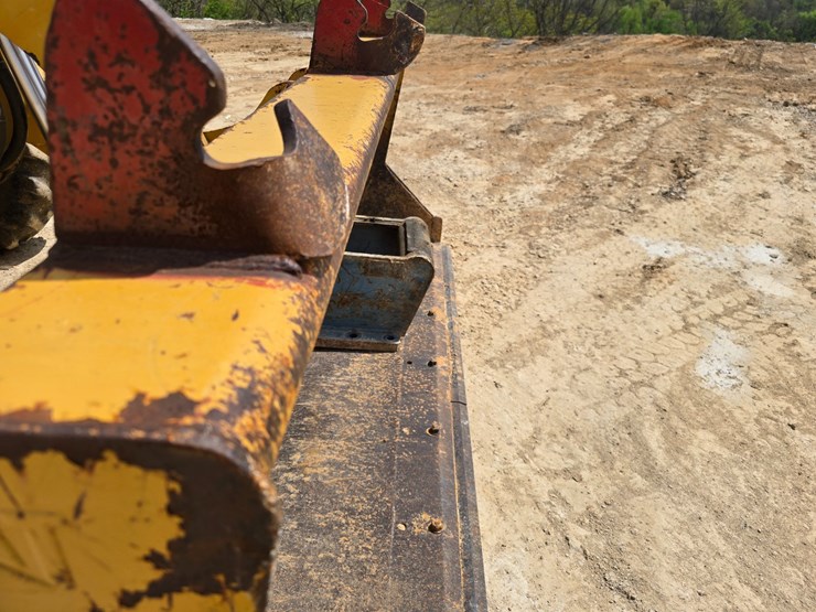 2005-caterpillar-420d-image-29