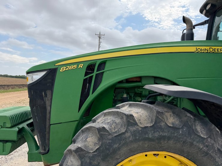 2012-john-deere-8285r-image-31